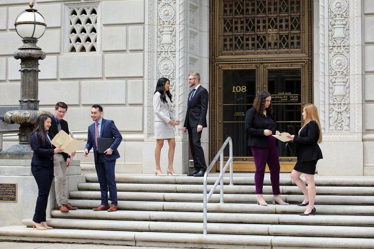 法律 学生 st和 on the steps of the Capitol building.